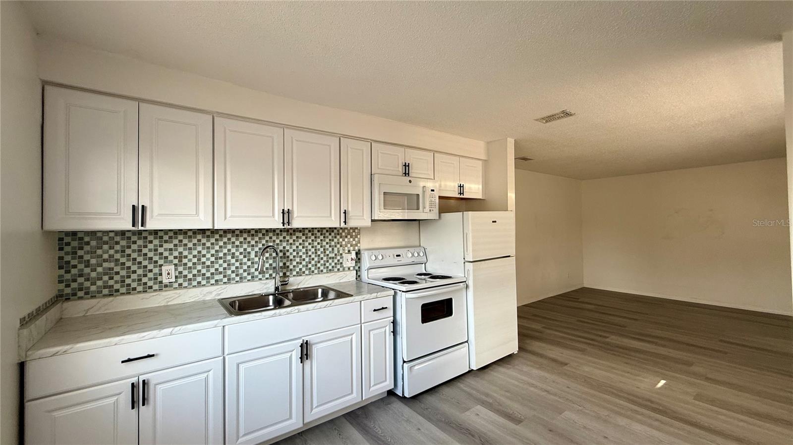 PALM GARDENS CONDO - Residential Lease