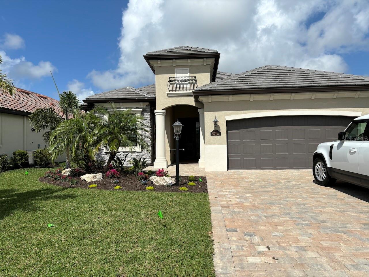 Reserved 10/25/2025 through 04/30/2026. Available in off-season months at $6,100 a month plus taxes and fees! What a great deal to enjoy Florida living at its best! This stunning 3-bedroom, 2-bathroom plus den executive style home features a private, heated, saltwater pool and designer interior! Located in the sought after Golf Community of Lakewood National, you will have access to beautiful resort-style amenities which include 36-holes of Arnold Palmer-designed golf course, resort-style swimming pools, Tiki Bar/restaurant with poolside service, tennis courts, pickleball courts, and full-service spa! Built-in 2022 this home is light and bright with high ceilings, an open floor concept that features all new, amazing furnishings, a living area with plenty of comfortable seating, and a 77" wall-mounted TV. The wall of sliding glass doors opens to the screened lanai with seating area around a gas fireplace, outdoor kitchen, and of course, that beautiful, heated saltwater pool and spa that overlooks the 9th fairway. The large, fully outfitted kitchen boasts stainless steel appliances, gas cooking, granite countertops, and breakfast bar. The master suite offers a king-sized bed, TV, large walk-in closet, private access to the screened lanai, and a beautiful ensuite bath with double sinks, walk-in shower, and soaking tub. The second and third bedrooms have queen beds, and one bedroom has an additional TV. The guest bath has a walk-in shower. There is an office/den with a desk ready for you to work remotely. This home is the perfect place to relax and unwind after enjoying the many amenities at the highly sought-after golf community of Lakewood National.
Conveniently located with easy access to I-75, restaurants, and shopping, University Town Center Mall and the Sarasota Airport. Lakewood Ranch has amazing dining options, shopping, miniature golf, movie theatre, monthly Music on Main Street, Cultural Arts in downtown Sarasota and St. Armand’s Circle. Our stunning gulf beaches, St Petersburg and Tampa are all a short drive away.
Amenities/Golf Membership transfer fee is $642.00. Additional costs to play golf, tennis lessons, spa services, etc. Tenant will be responsible for utilities above cap. No pets. Leases 6 month or less are subject to sales and tourist tax.