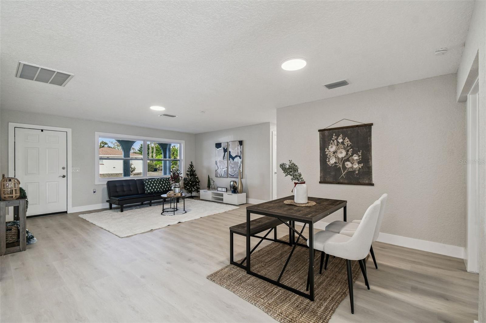 COLONIAL HILLS - Residential