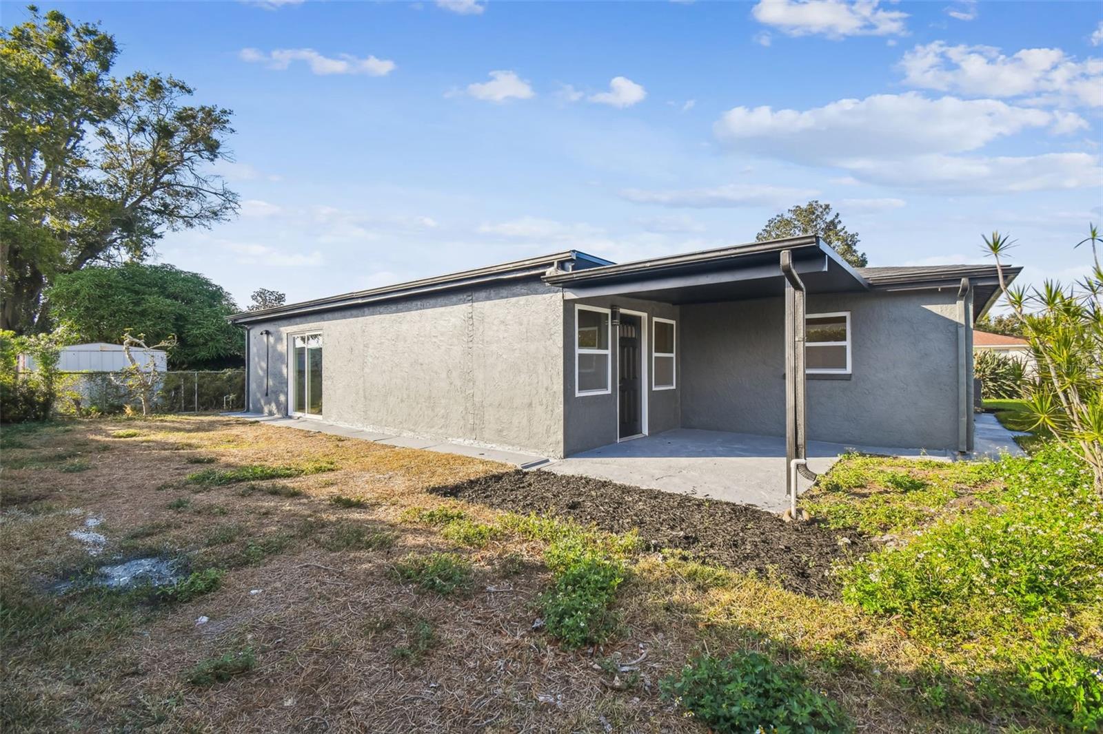 COLONIAL HILLS - Residential