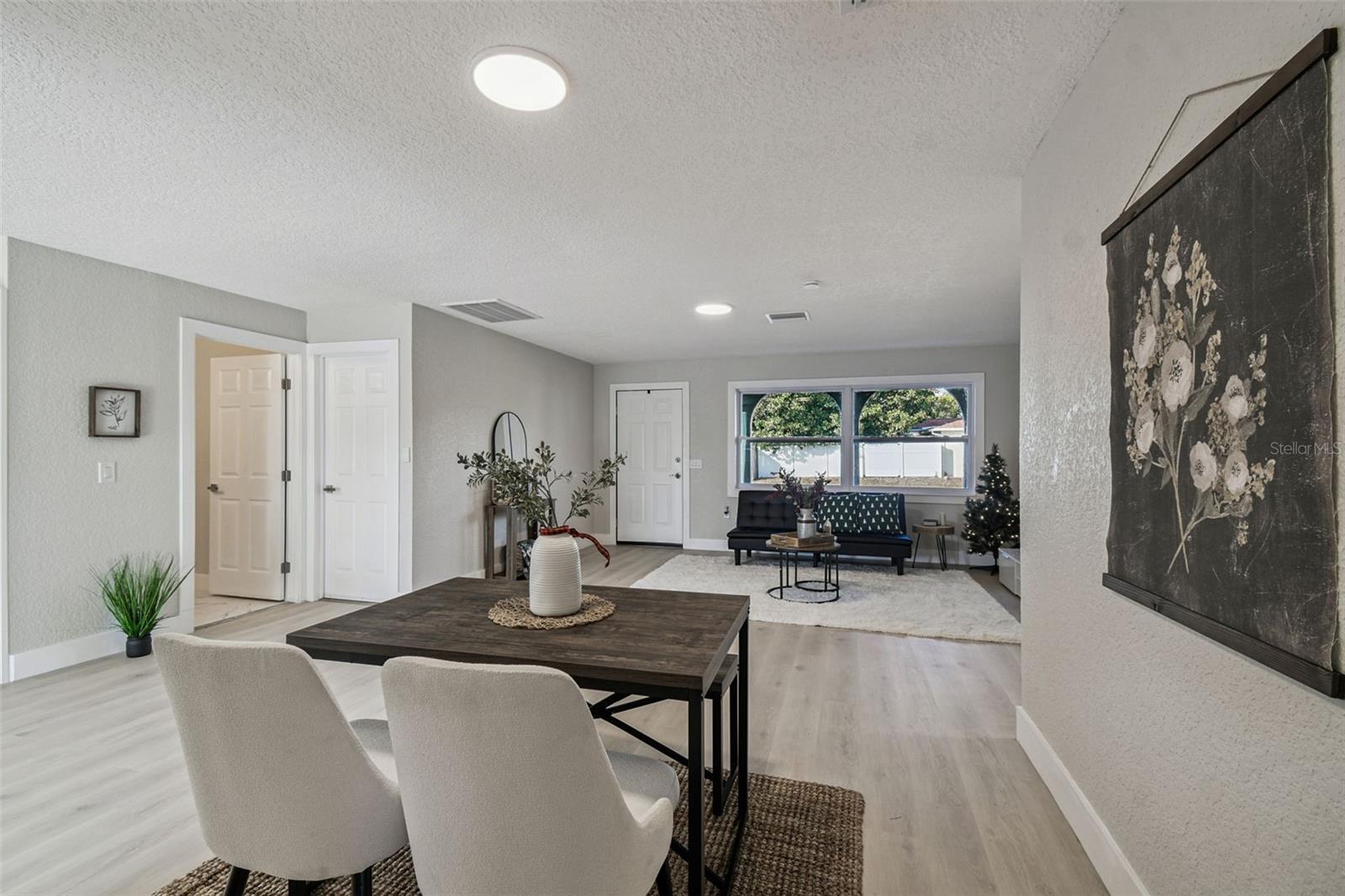 COLONIAL HILLS - Residential