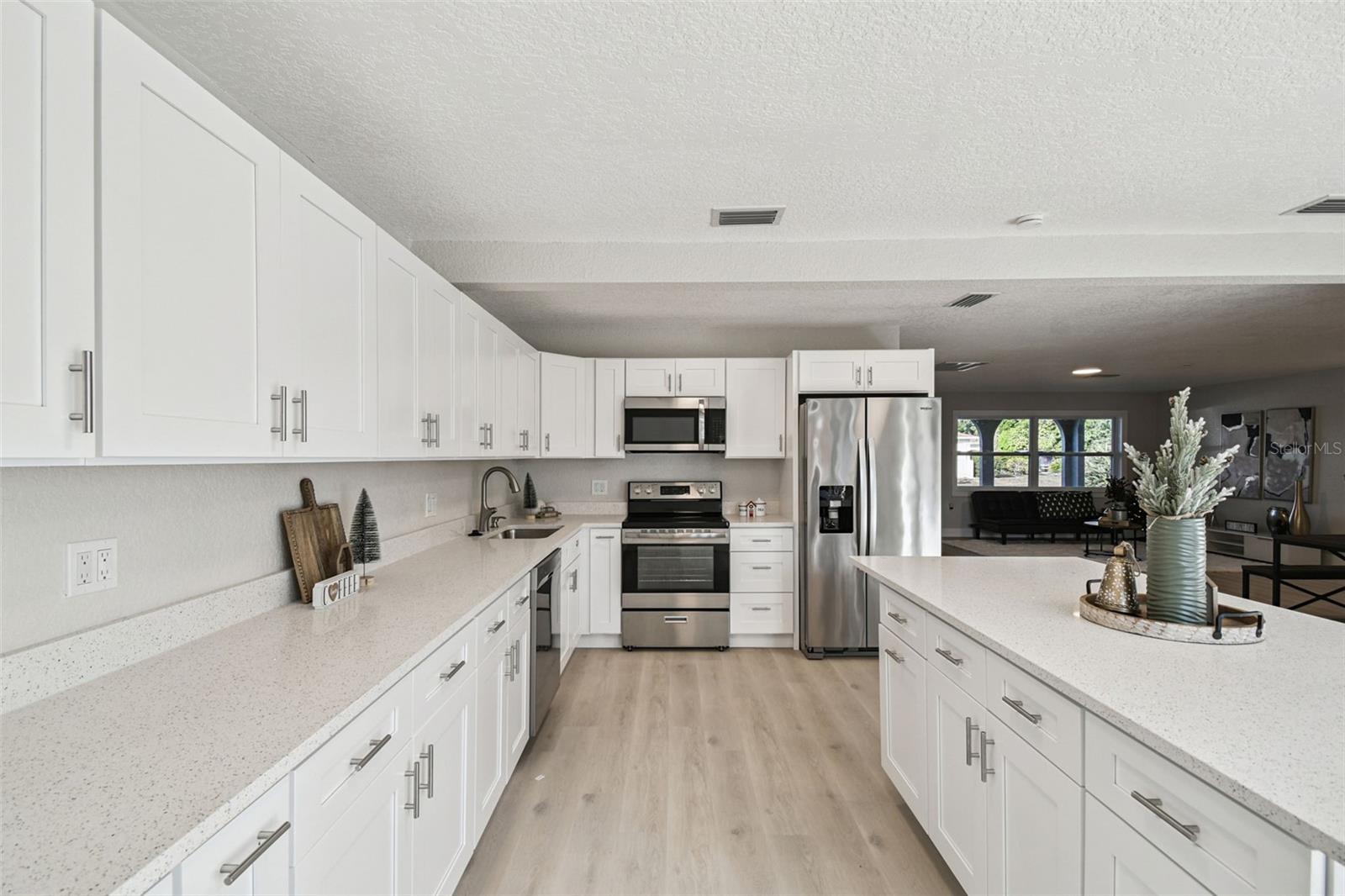 COLONIAL HILLS - Residential