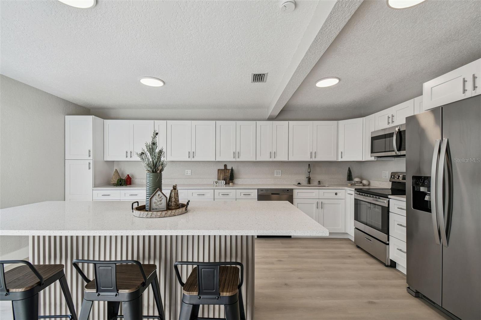 COLONIAL HILLS - Residential