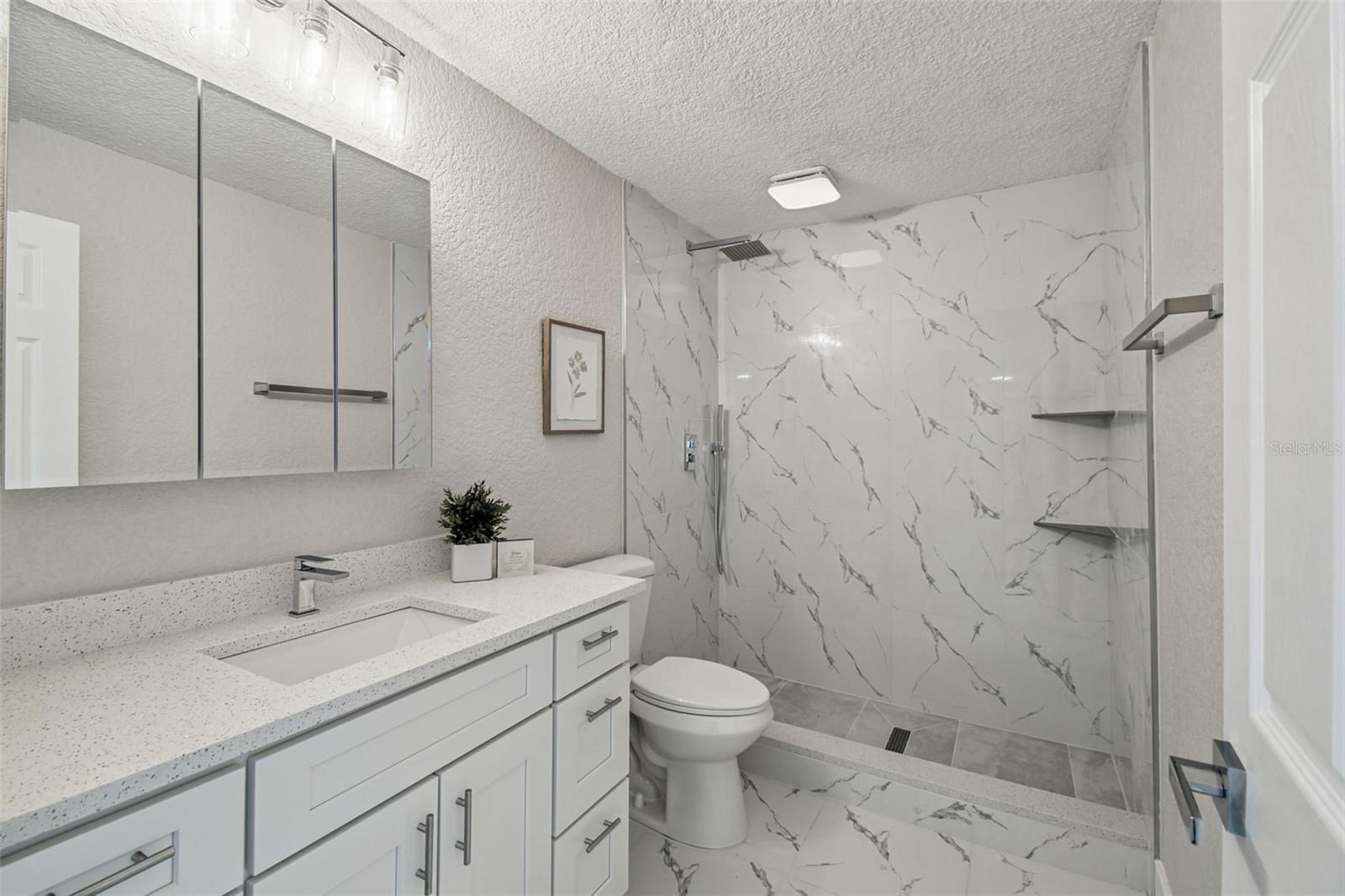 COLONIAL HILLS - Residential