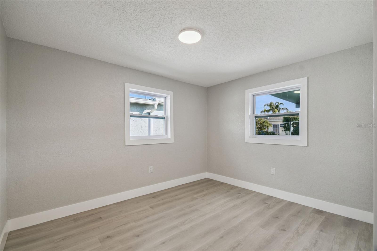 COLONIAL HILLS - Residential