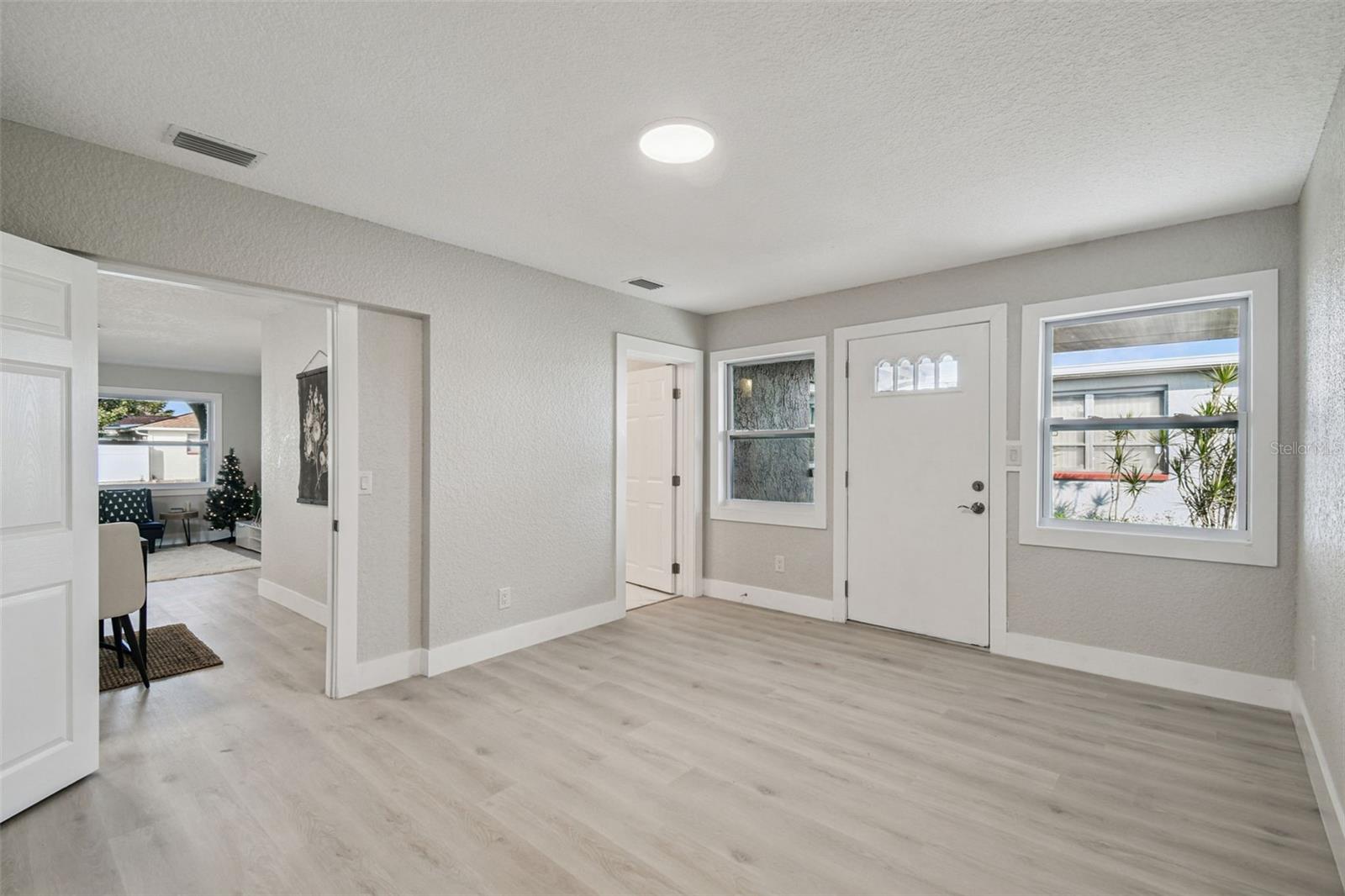 COLONIAL HILLS - Residential