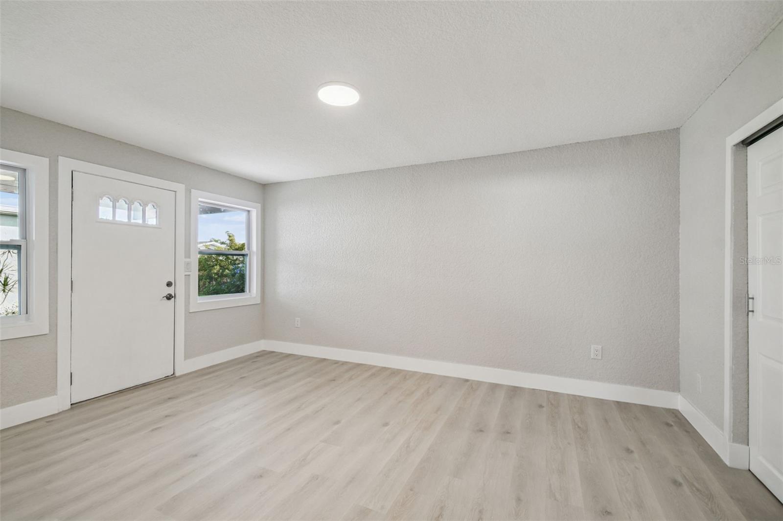 COLONIAL HILLS - Residential