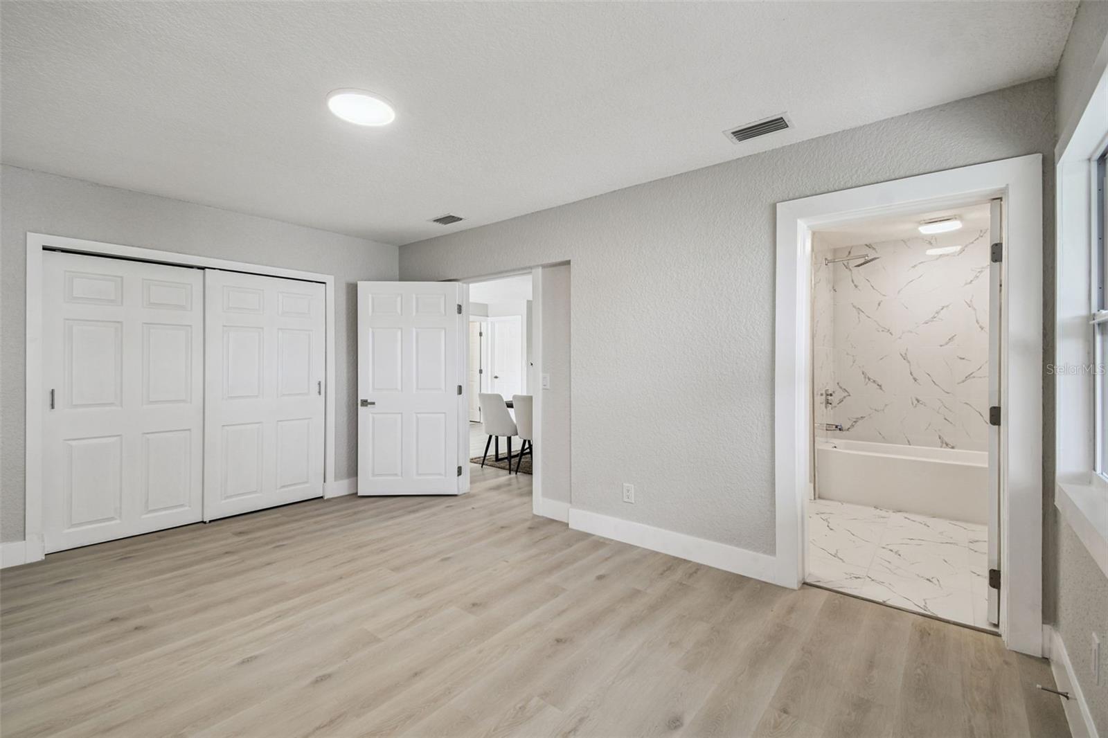 COLONIAL HILLS - Residential