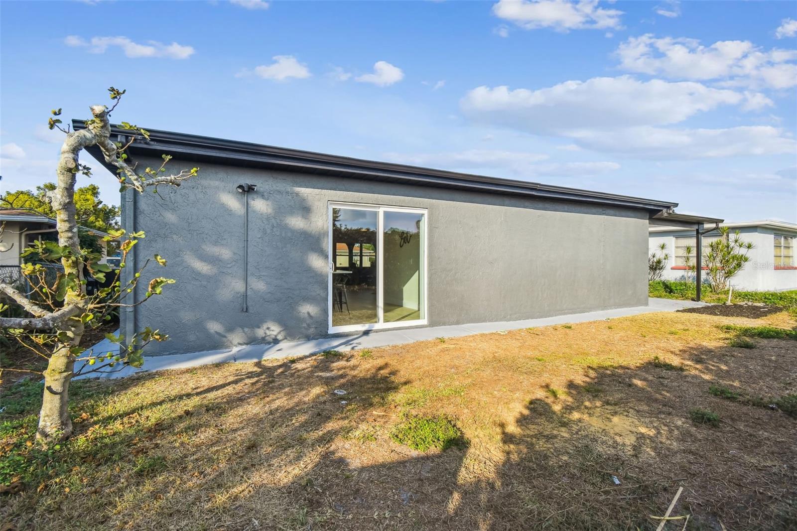 COLONIAL HILLS - Residential