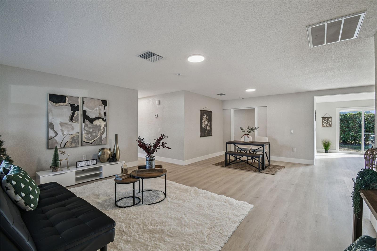 COLONIAL HILLS - Residential