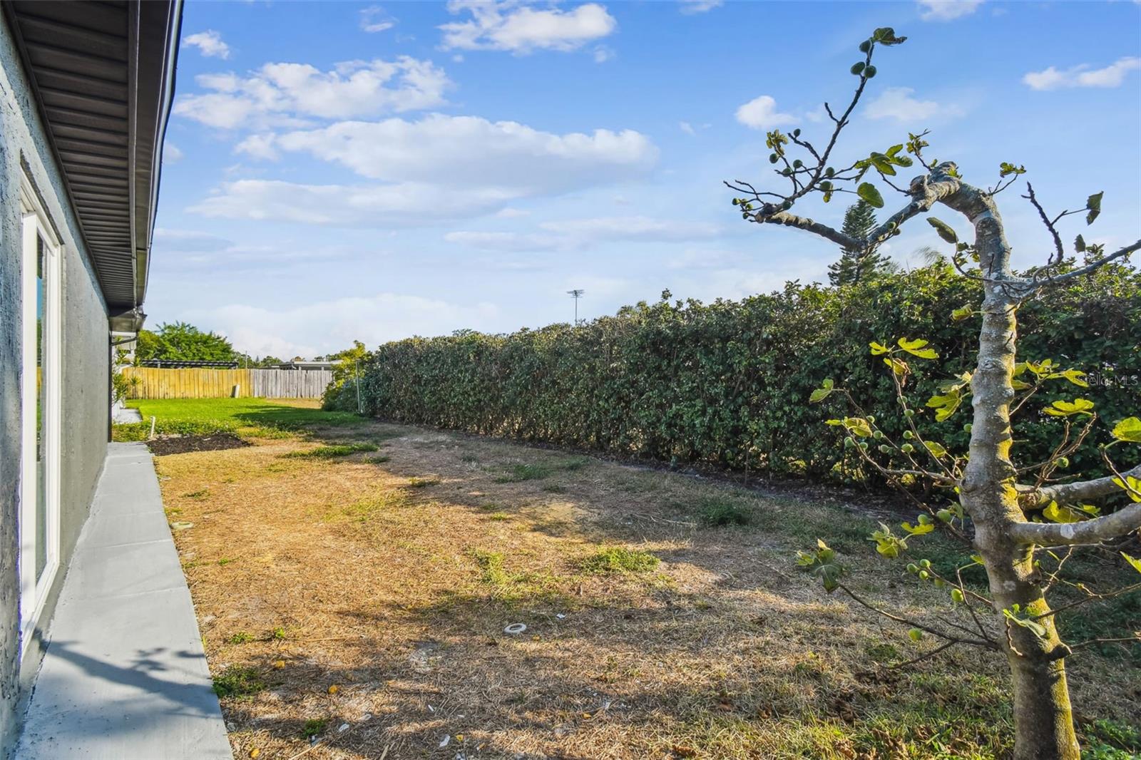 COLONIAL HILLS - Residential