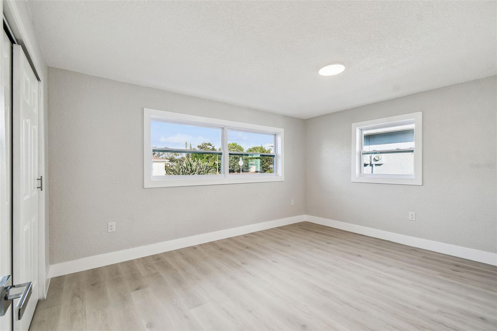 COLONIAL HILLS - Residential