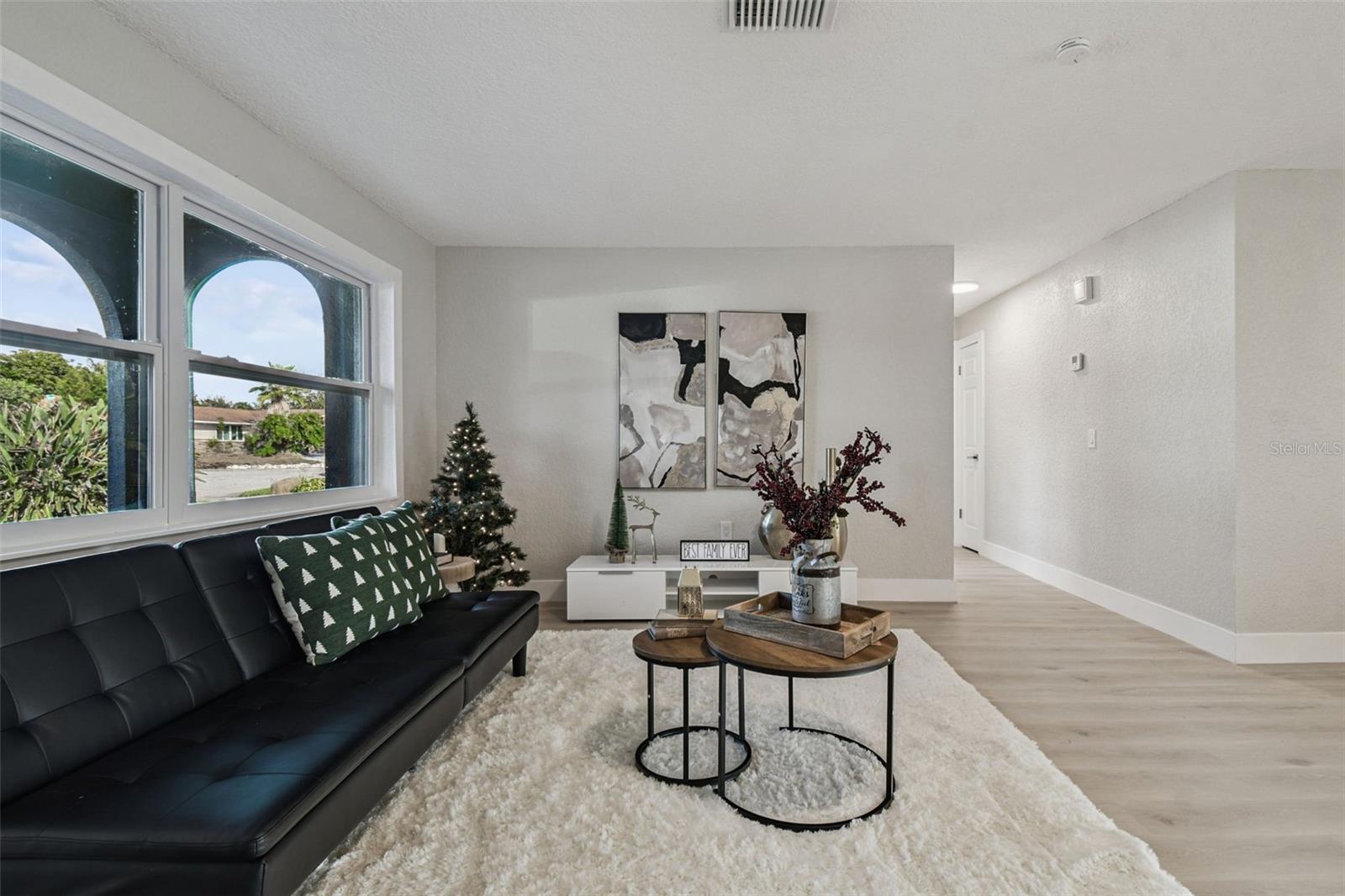 COLONIAL HILLS - Residential