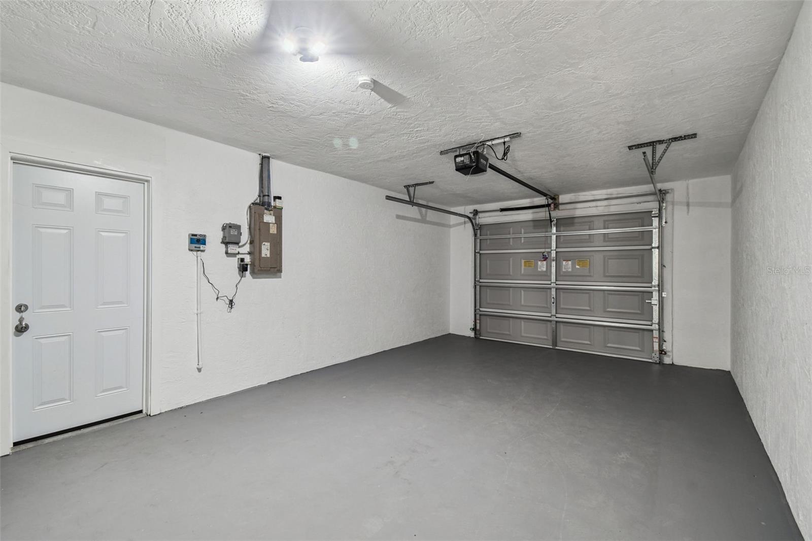 COLONIAL HILLS - Residential