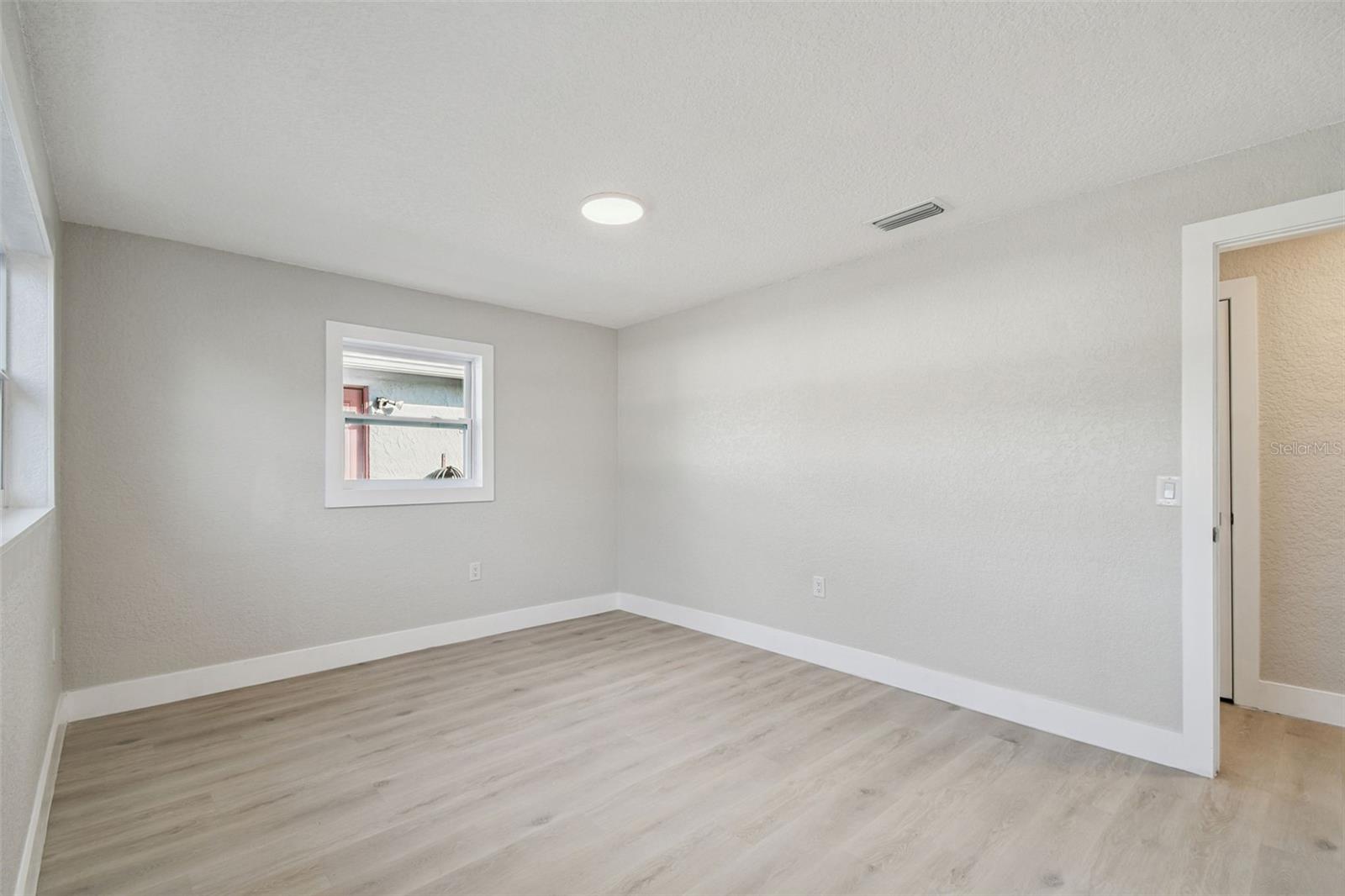 COLONIAL HILLS - Residential