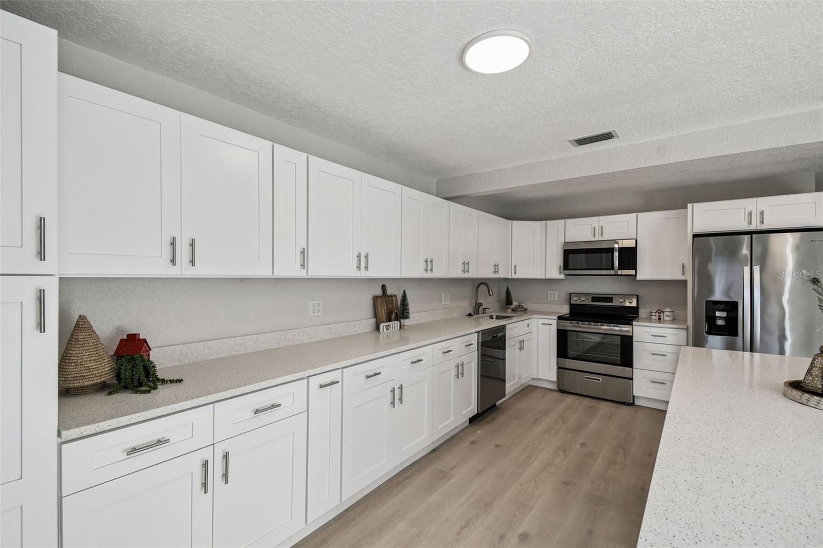 COLONIAL HILLS - Residential