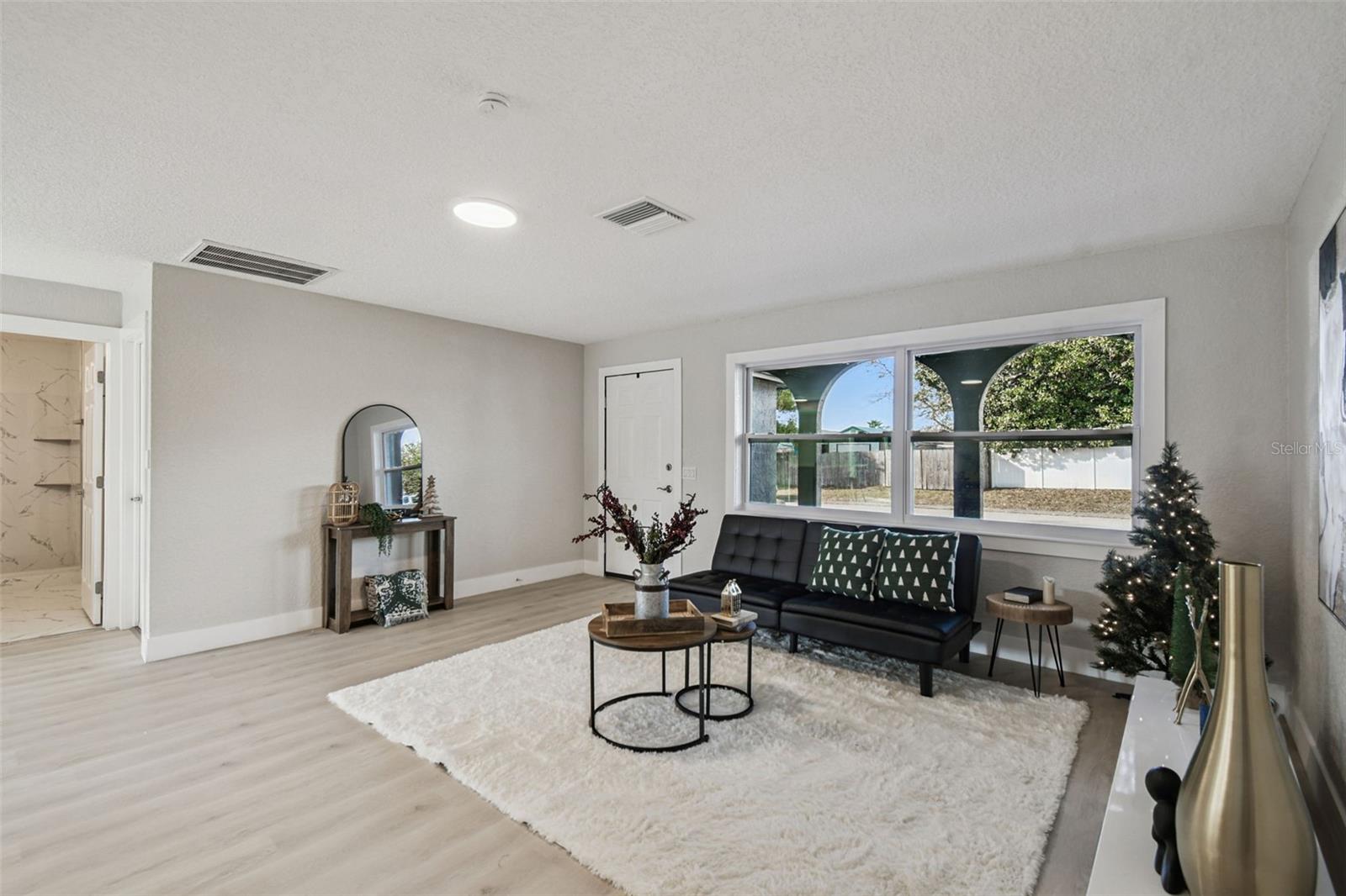 COLONIAL HILLS - Residential