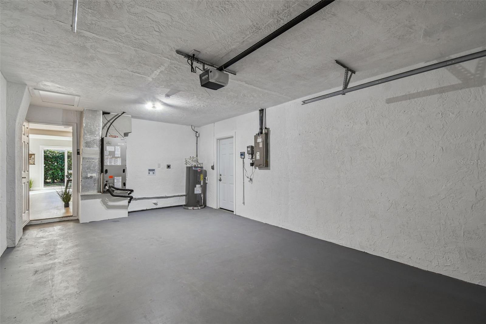 COLONIAL HILLS - Residential