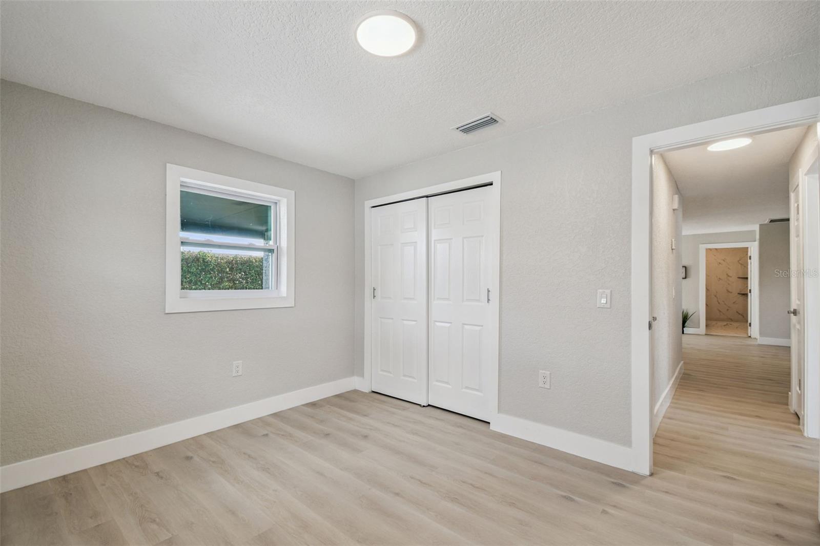 COLONIAL HILLS - Residential