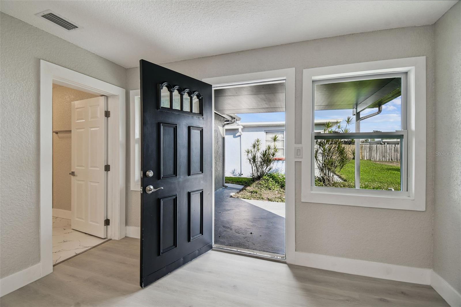 COLONIAL HILLS - Residential