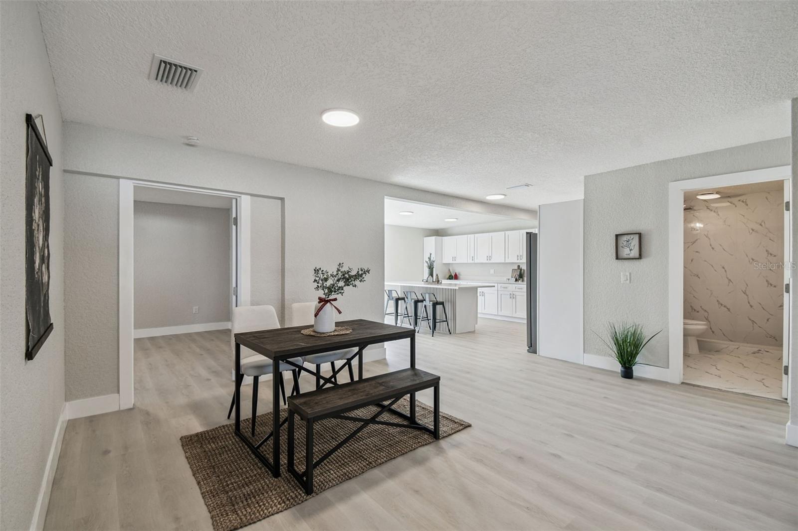 COLONIAL HILLS - Residential