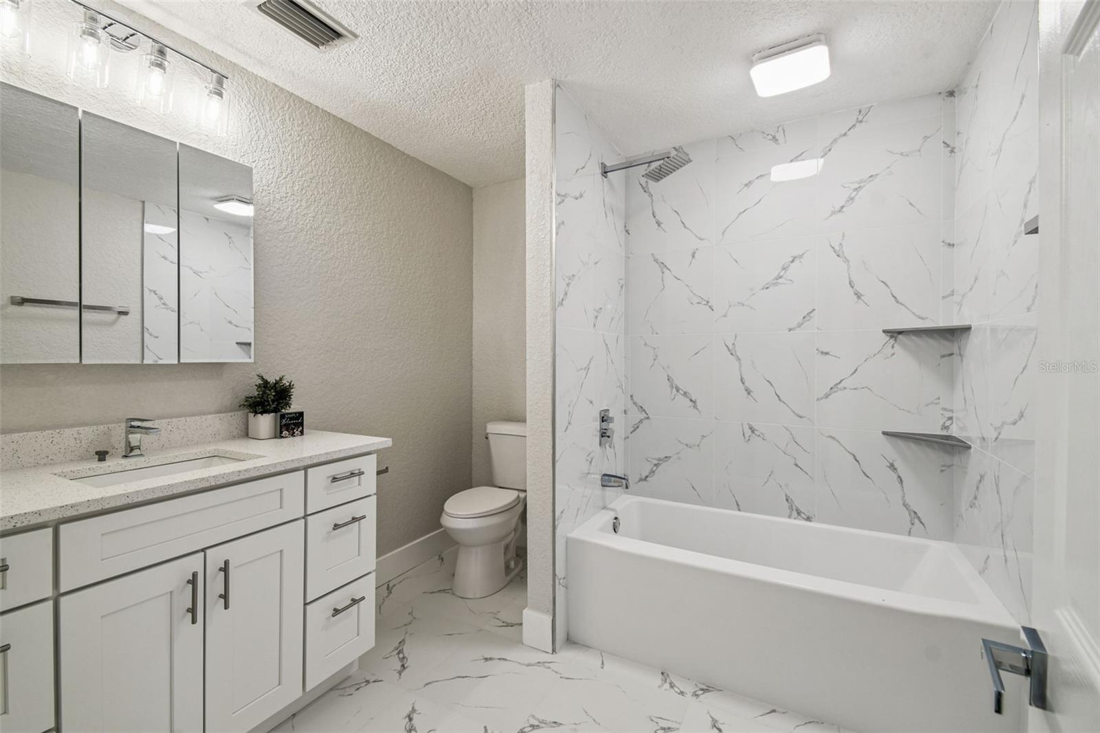 COLONIAL HILLS - Residential