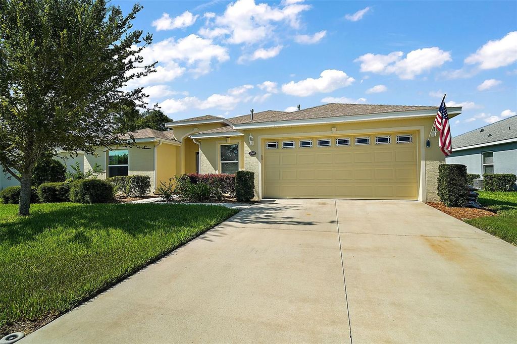 Photo of 27102 Camerons Run, Leesburg, FL 34748 (MLS # OM722565)