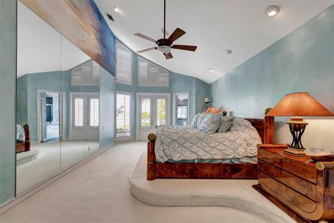 A home in LONGBOAT KEY