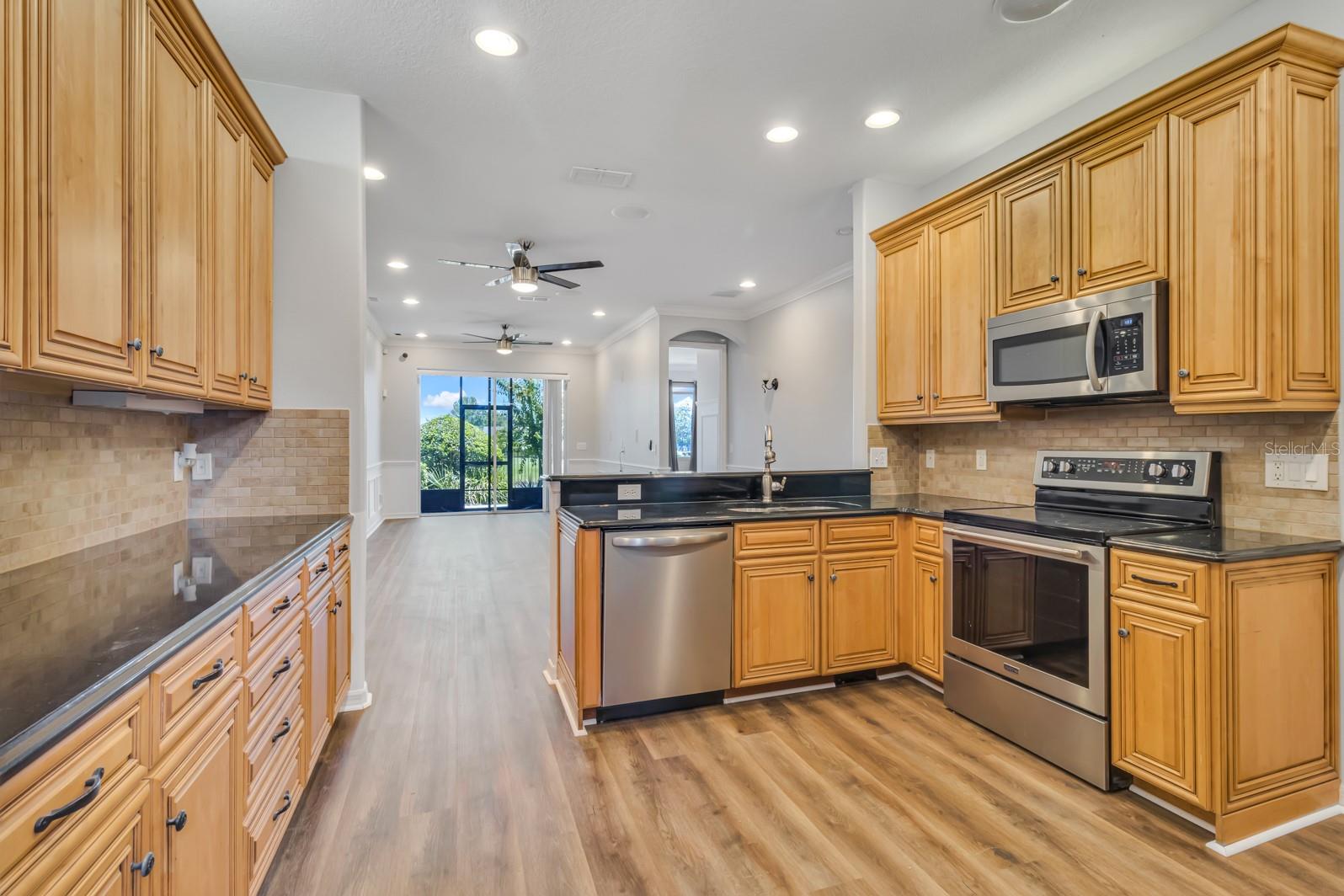 1009 WOOD COVE