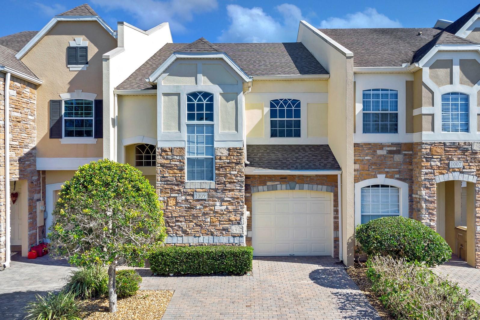 1009 WOOD COVE