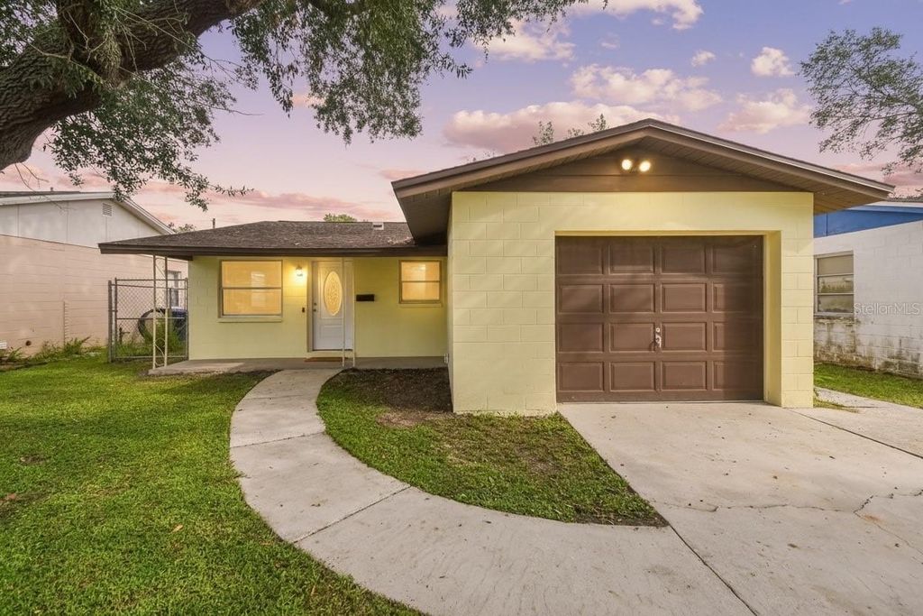 Photo of 231 93rd Avenue N, St Petersburg, FL 33702 (MLS # TB8305743)