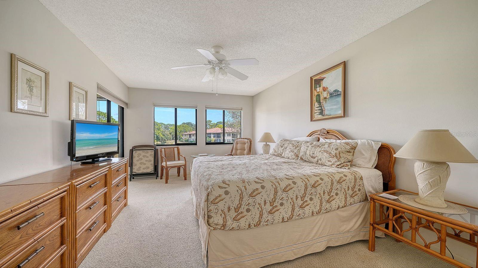 VILLAGE LAKE - Residential