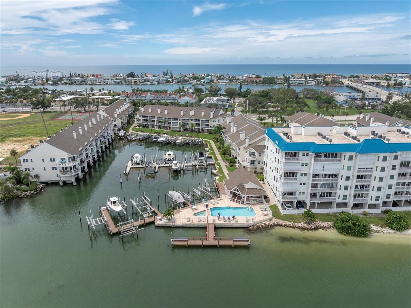 CAPTIVA CAY - Residential
