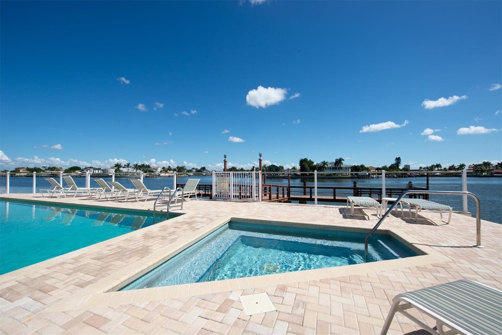 CAPTIVA CAY - Residential