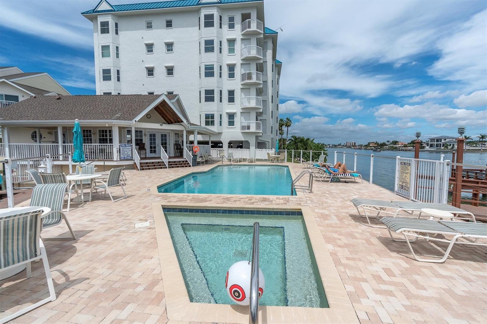 CAPTIVA CAY - Residential