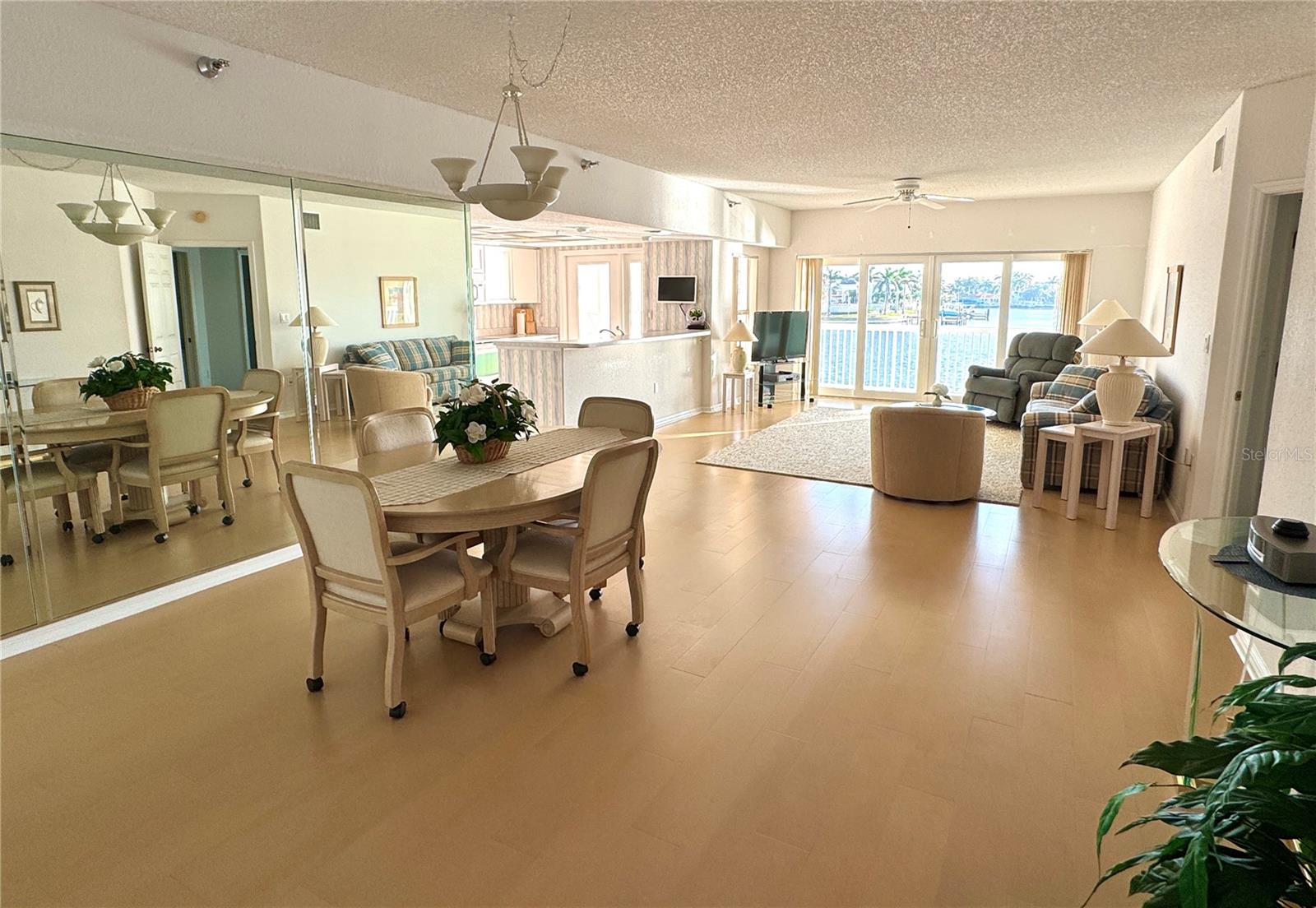 CAPTIVA CAY - Residential