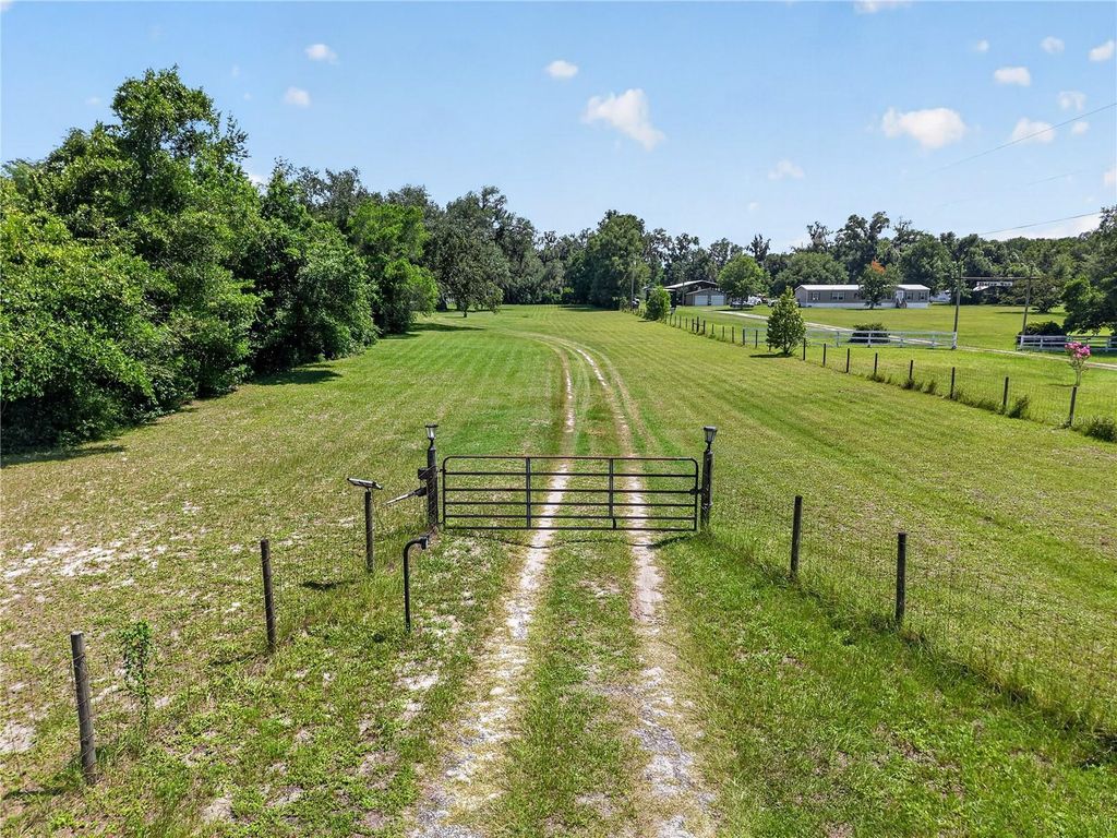 Photo of 2039 SW State Road 26, Trenton, FL 32693 (MLS # OM727832)