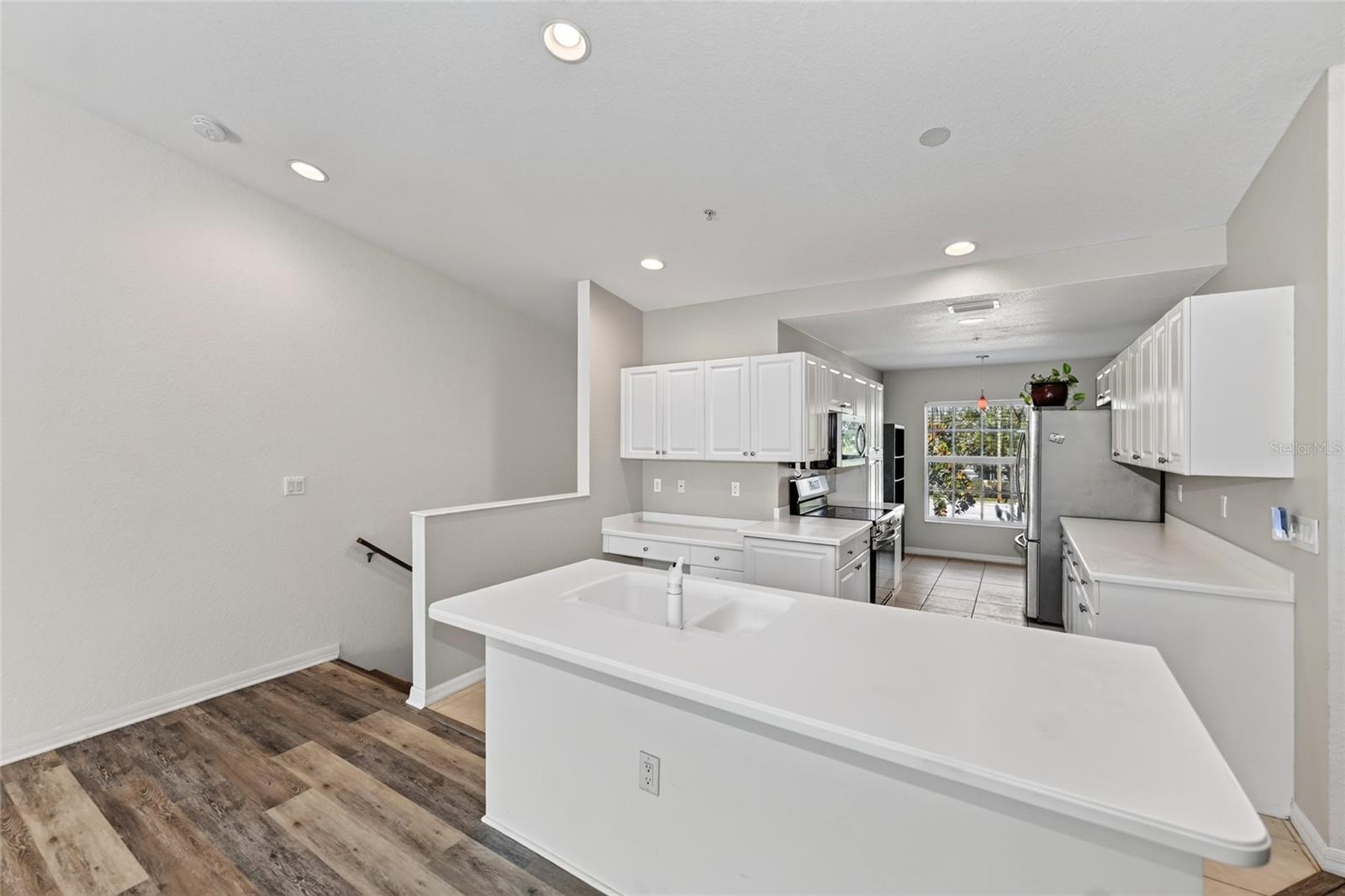 7092 STRAND CIRCLE