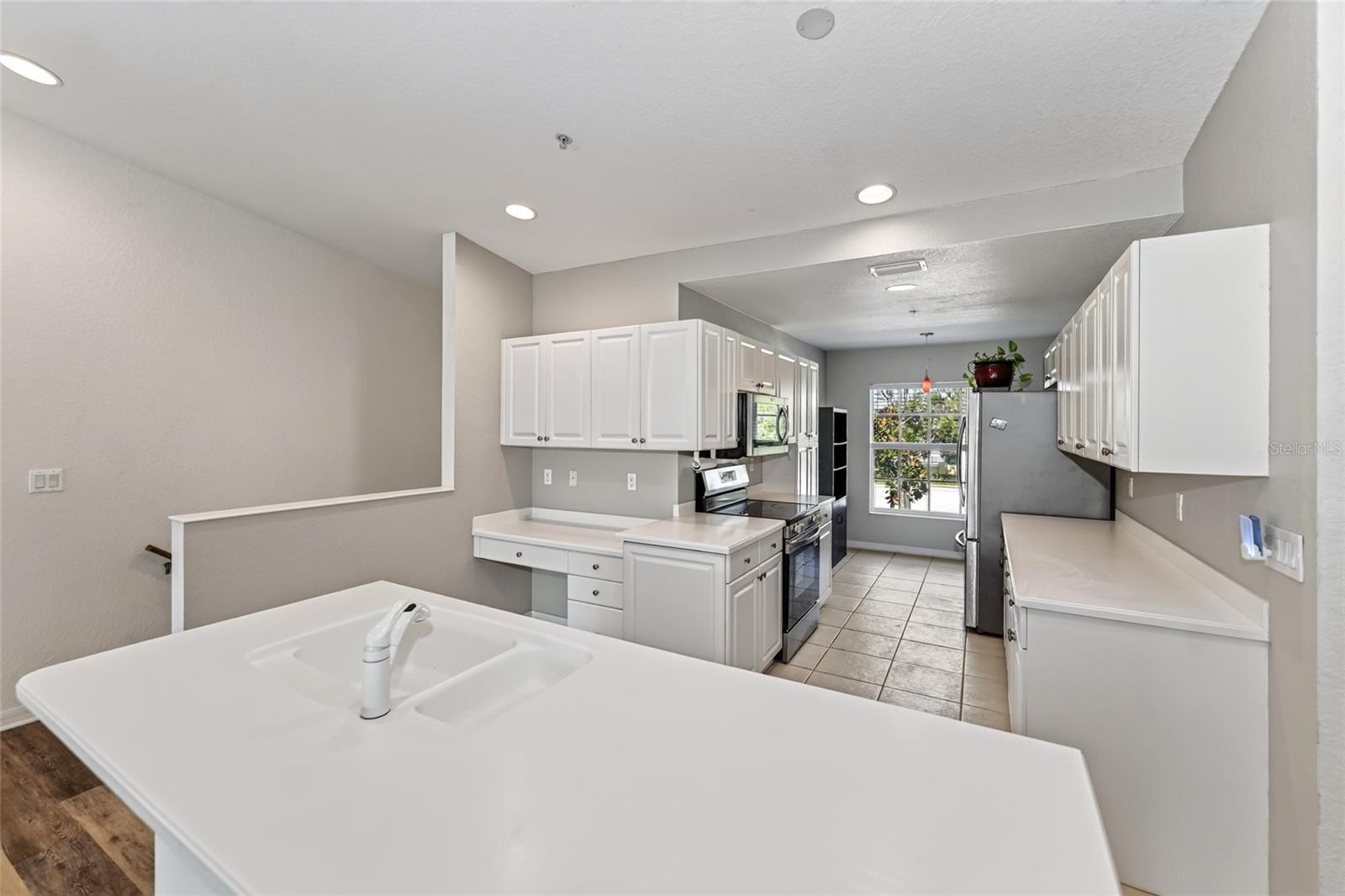 7092 STRAND CIRCLE