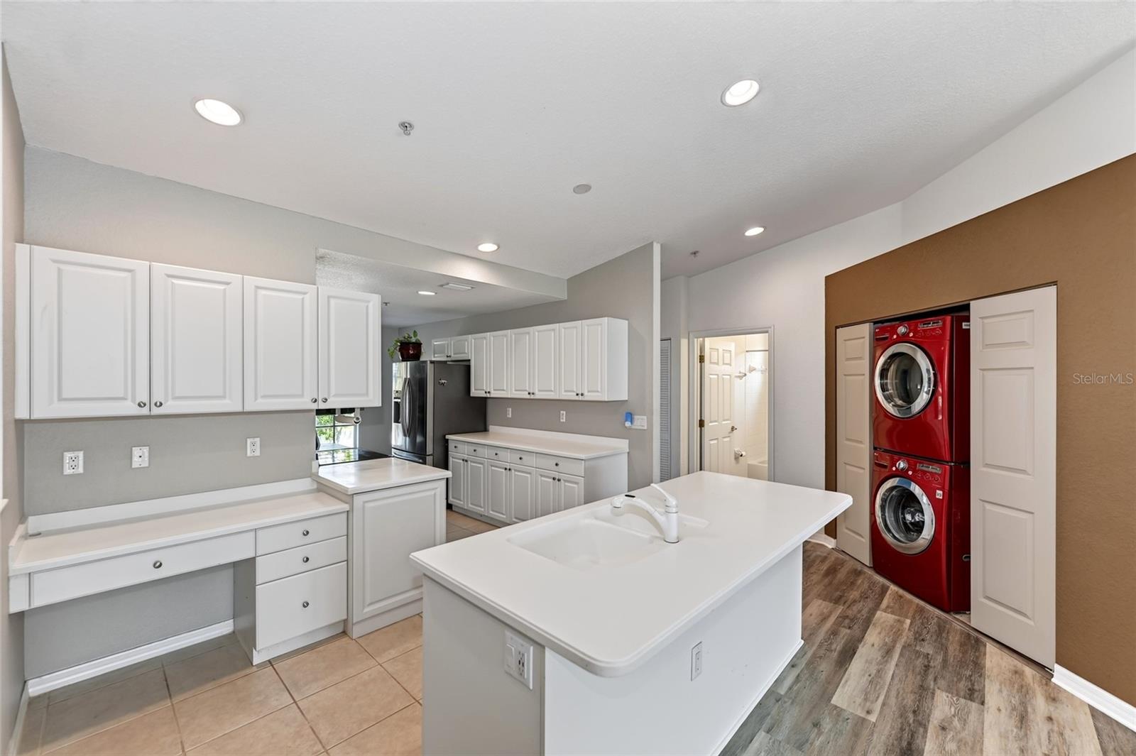 7092 STRAND CIRCLE