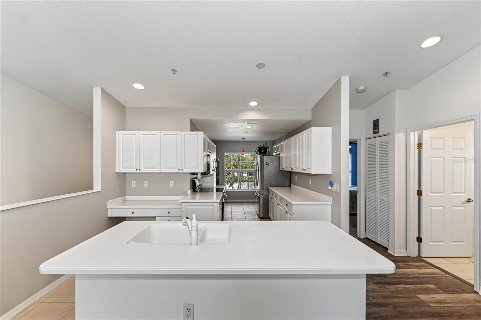 7092 STRAND CIRCLE