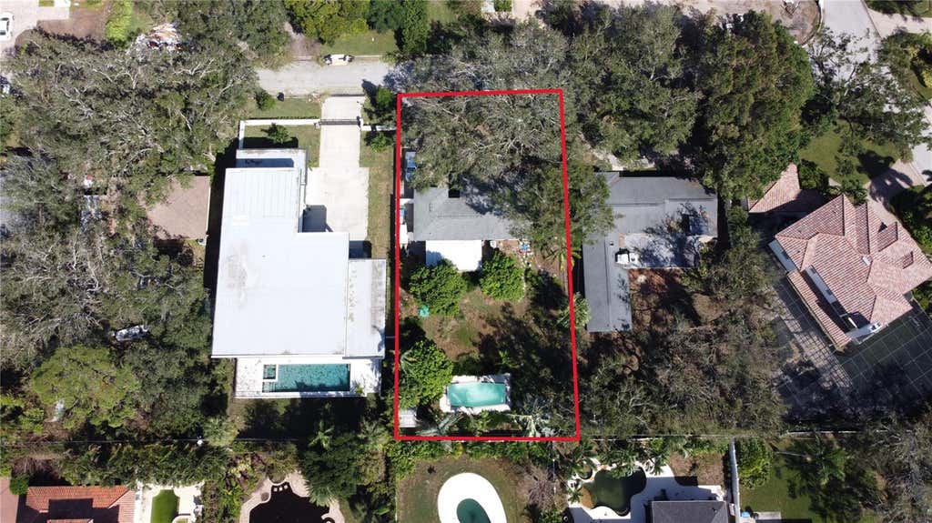 Photo of 116 Laredo Way NE, St Petersburg, FL 33704 (MLS # J1003819)