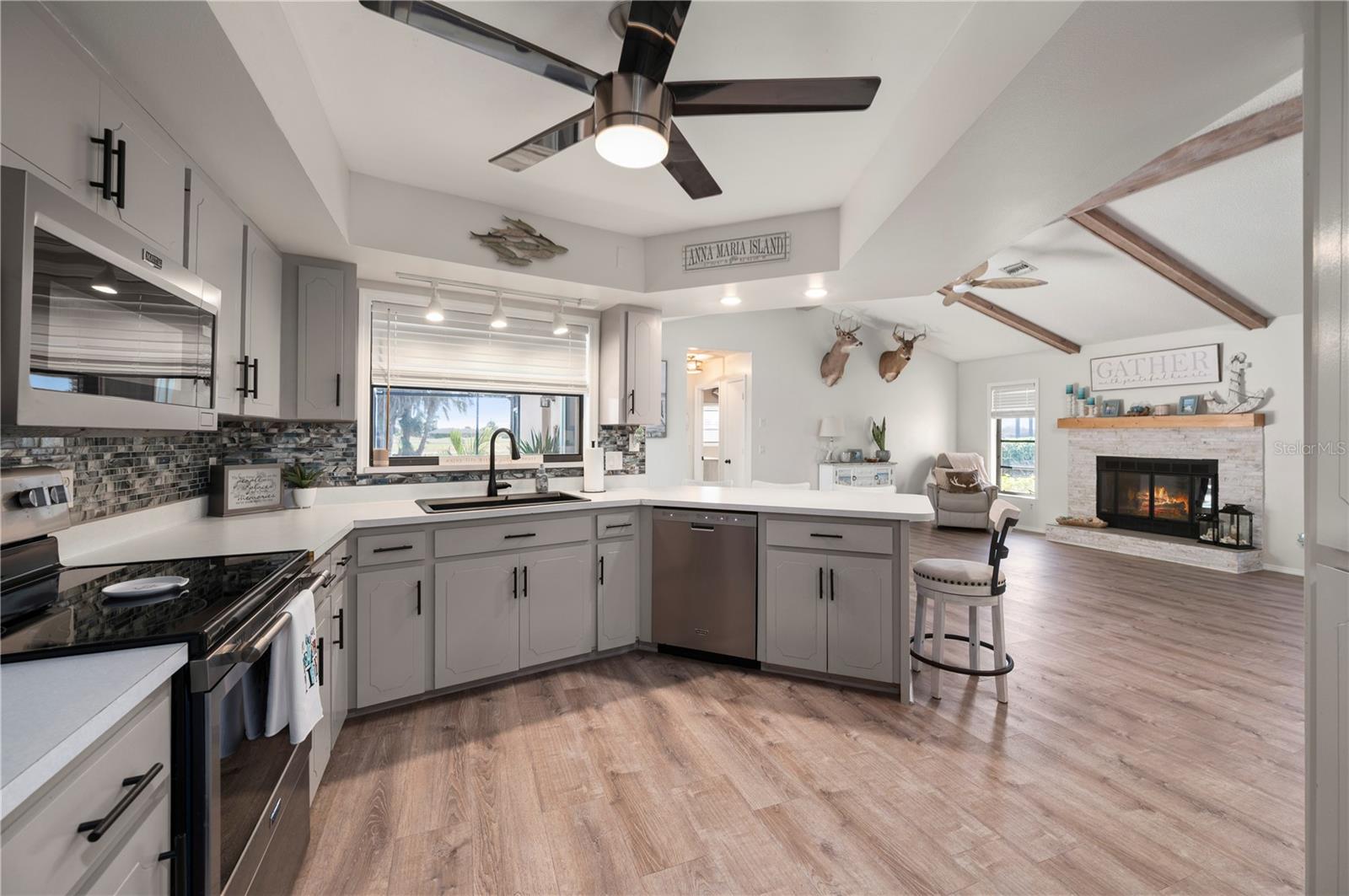 ROTONDA WEST PEBBLE BEACH - Residential