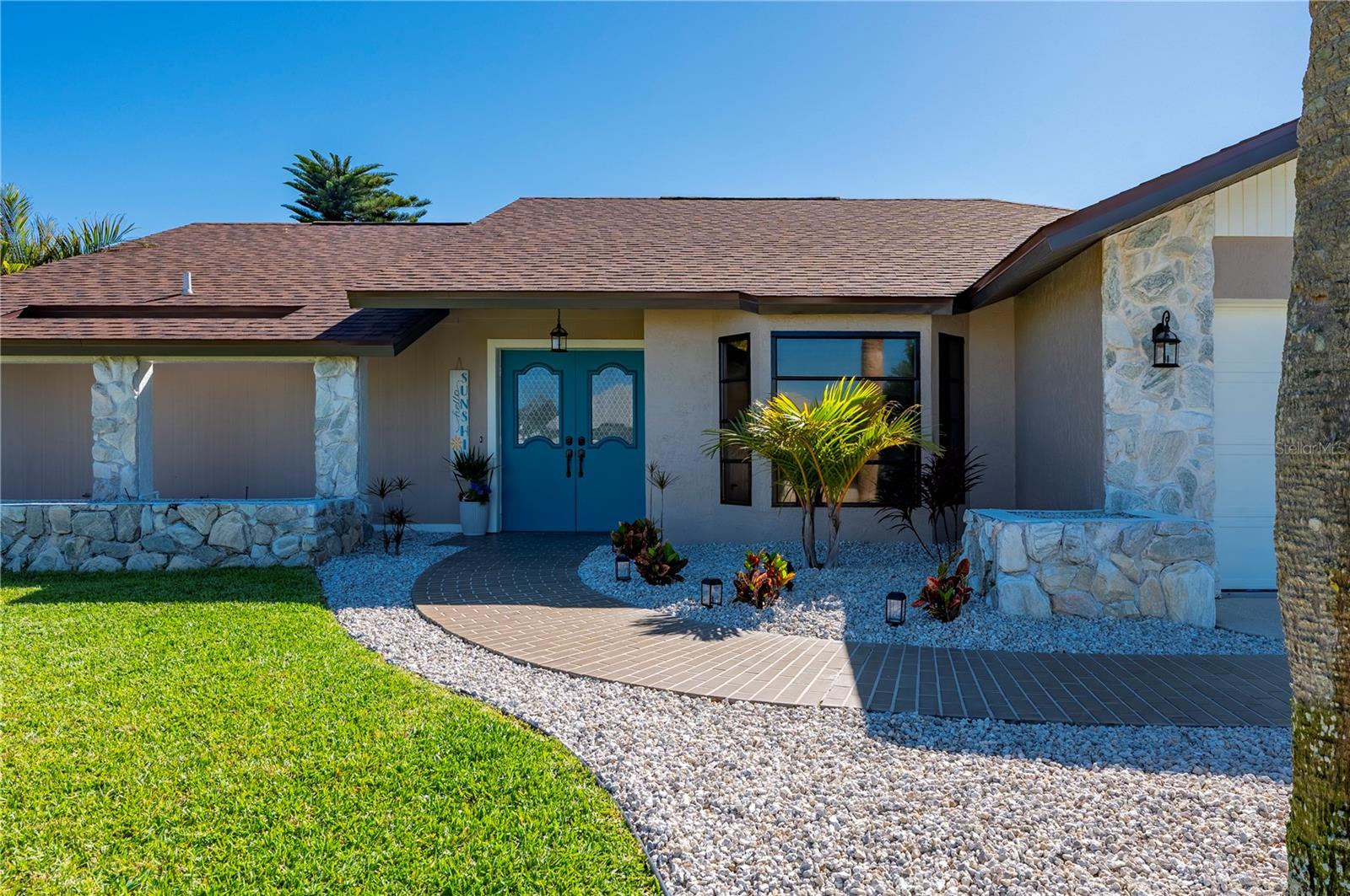 ROTONDA WEST PEBBLE BEACH - Residential