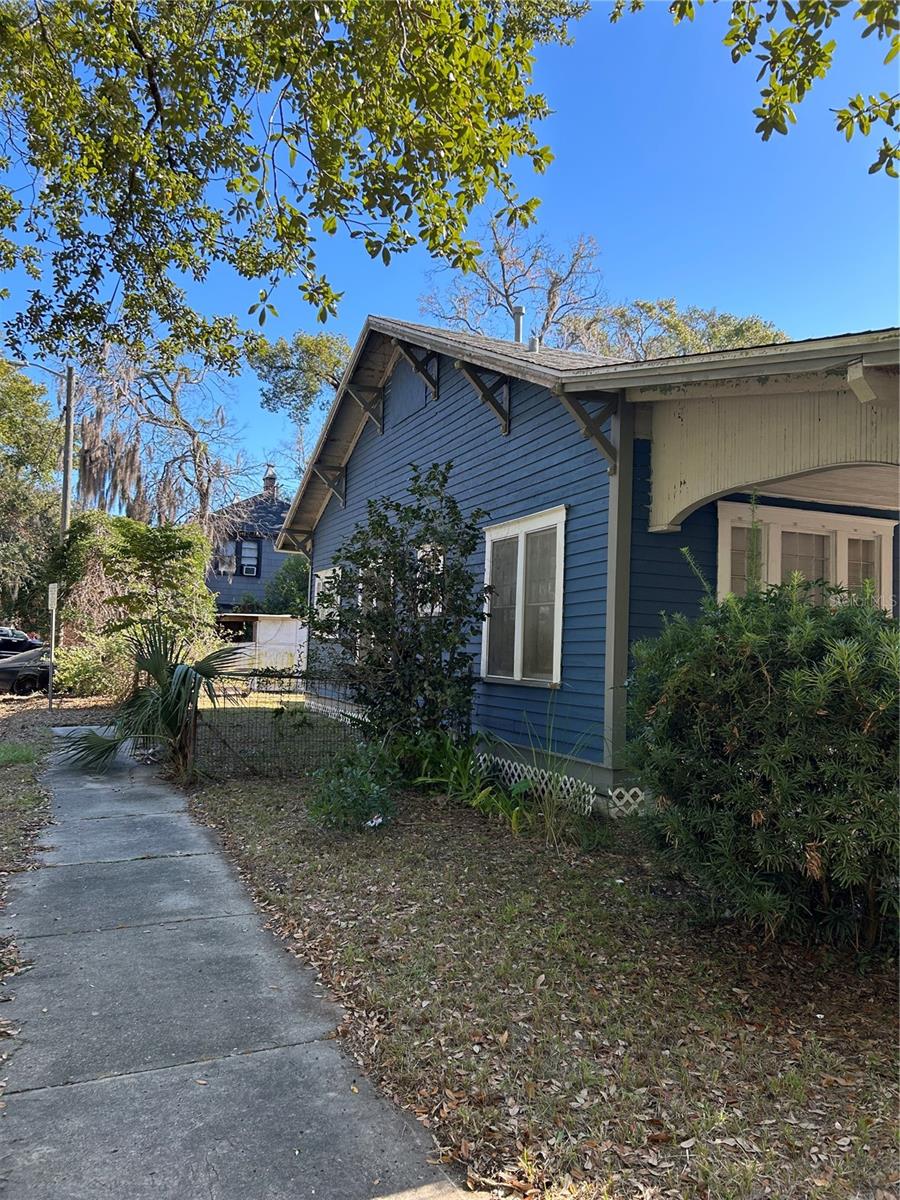 BROWNS ADD FLORIDA COURT - Residential