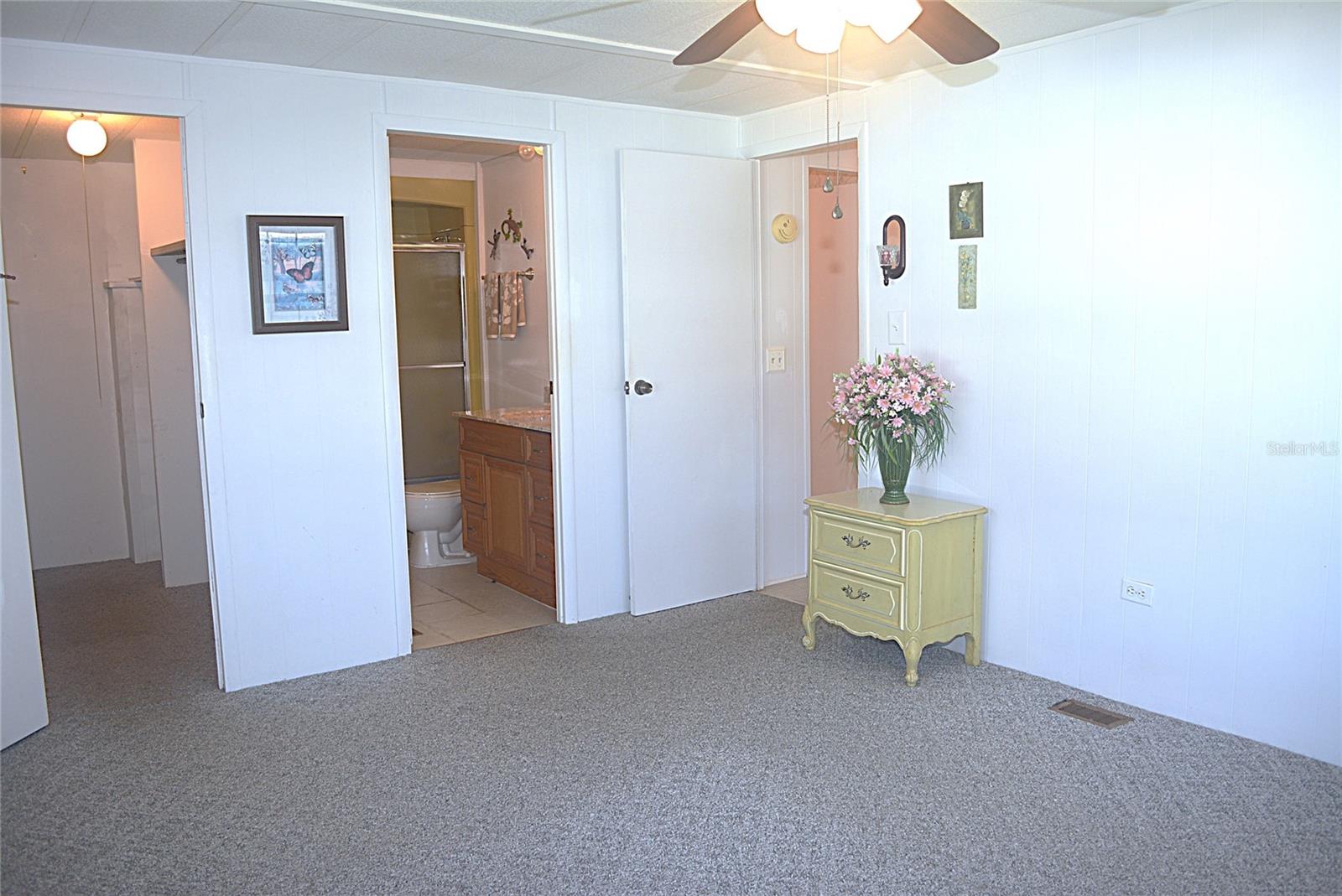 PALM LAKE ESTATES - Residential