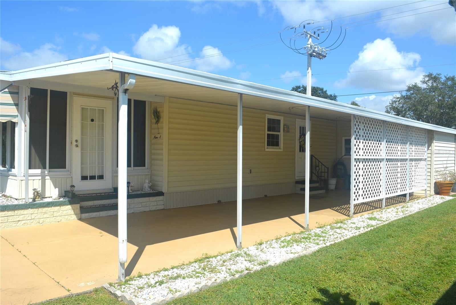 PALM LAKE ESTATES - Residential