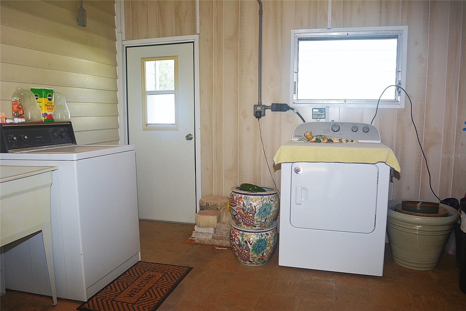 PALM LAKE ESTATES - Residential