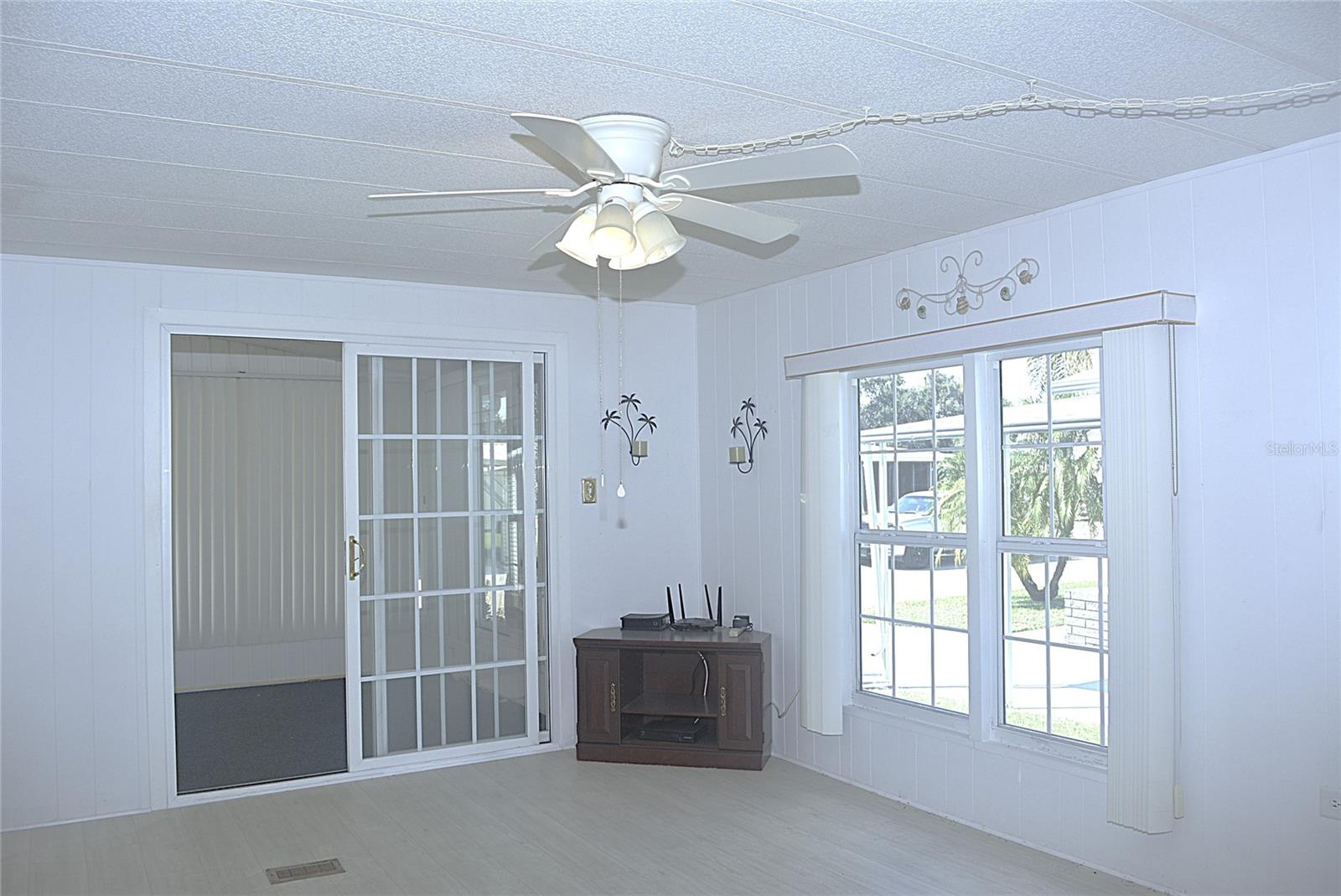 PALM LAKE ESTATES - Residential