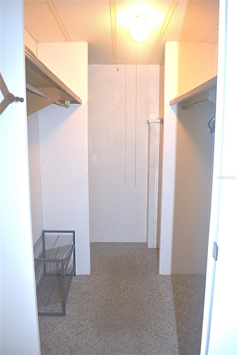 PALM LAKE ESTATES - Residential